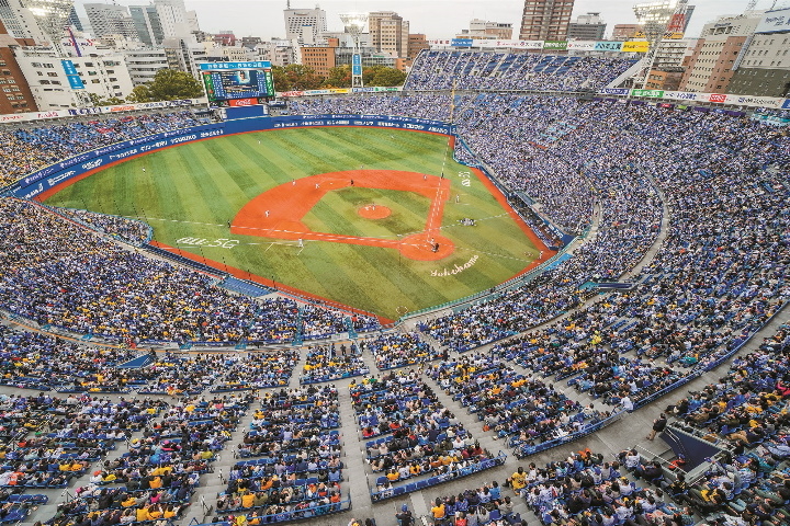 日本の最高野球場はどこですか？
