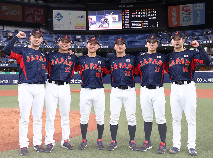 第2戦は6投手による完全継投で侍の投手力を見せつけた。左から松山晋也、渡辺翔太、金丸夢斗、中村優斗、隅田知一郎、種市篤暉