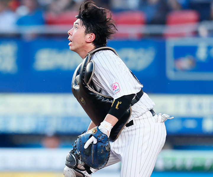 正捕手の座をつかむのか、サードに定着するのか。寺地の起用法に注目が集まる