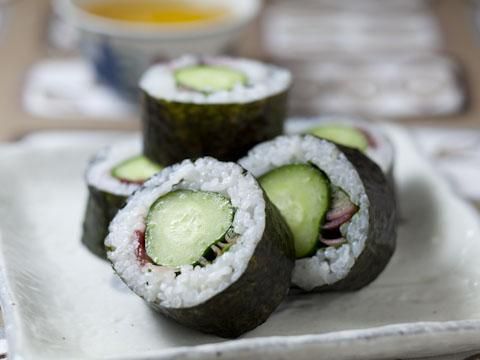 きゅうり梅の海苔巻きの作り方 小林カツ代の家庭料理 Katsuyoレシピ