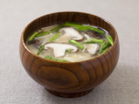 きのこと細ねぎのみそ汁