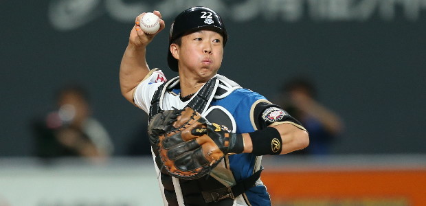 鶴岡慎也  捕手
