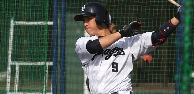 �����  �����