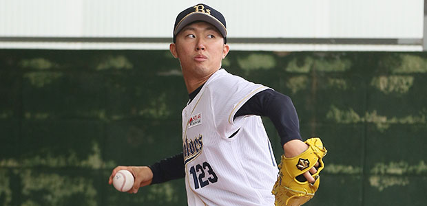佐藤峻一  投手