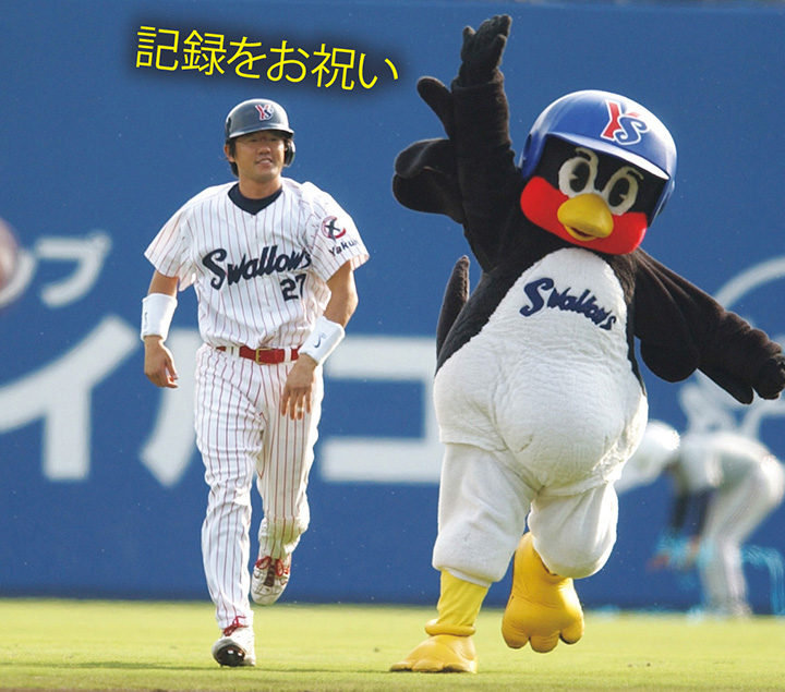 ヤクルト・つば九郎を名シーンで振り返る！ プロ野球マスコット界を