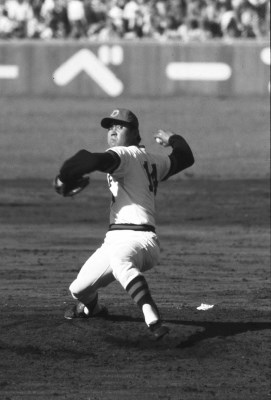 カルビープロ野球カード1973年 外木場義郎 広島東洋カープ カルビー プロ野球カード 1973年度版 №59 外木場義郎 旗