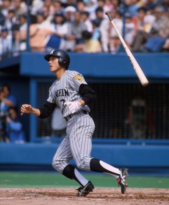 岡田彰布, 池田親興 1985年頃 サイン入り野球ボール（木製スタンド付き） 岡田彰布, 池田親興 1985年頃 サイン入り野球ボール（木製
