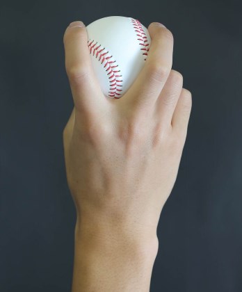 ロッテ 西野勇士が直伝 魔球 フォークボール の投げ方 握り方 野球コラム 週刊ベースボールonline