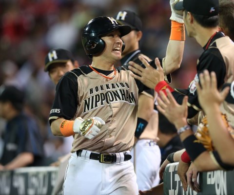 北海道日本ハムファイターズ 中島卓也選手 無くっ 西川遥輝選手ピンバッジ