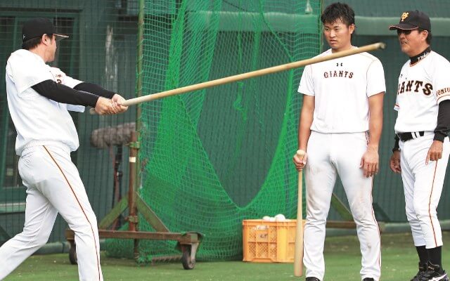 巨人 高橋由伸監督 キャンプで取り入れた2つの 秘密兵器 野球コラム 週刊ベースボールonline