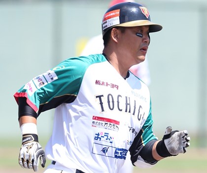 NPB外での現役続行を決断した男たち　村田修一、久保康友、梵英心