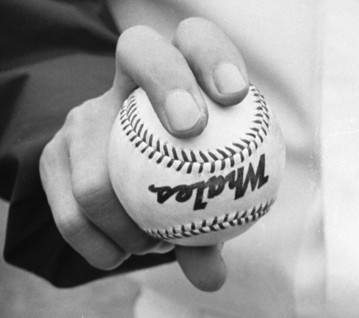 ツーシーム編 内に切れ込む シュート から外へも使う球に進化 球史に燦然と輝く忘れがたき変化球 野球コラム 週刊ベースボールonline
