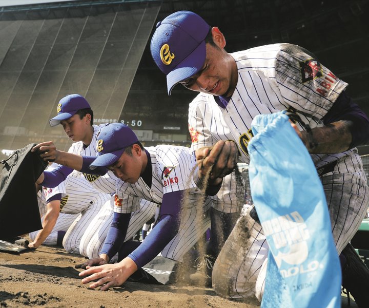 甲子園の土　持ち帰る風習はいつ始まった？｜高校野球