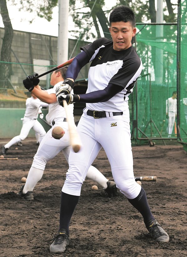 広島・小園海斗インタビュー 攻守走とも『一歩上』へ 「木のバットになるので、動くボールも確実に芯でとらえていくバッティングを求めていきたい」 |  野球コラム - 週刊ベースボールONLINE