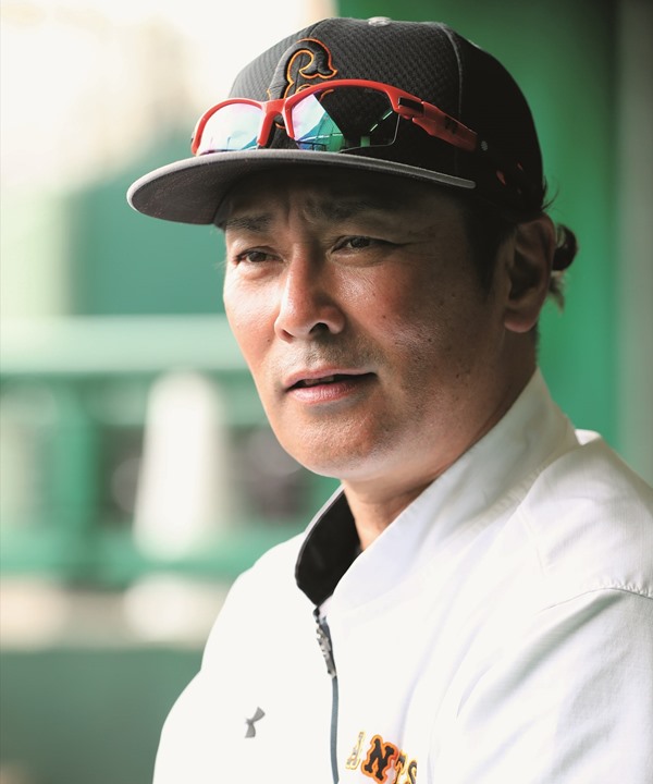 巨人 元木大介内野守備兼打撃コーチインタビュー もっと 来い 僕の性格上やるんだったら楽しく 集中して 強い選手に育ってほしい 野球コラム 週刊ベースボールonline