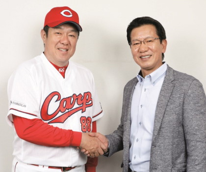 広島・佐々岡真司監督インタビュー(聞き手=大野豊) 上だけを目指して 「監督と呼ばれるのは、まだピンとこないし、照れくさいです」