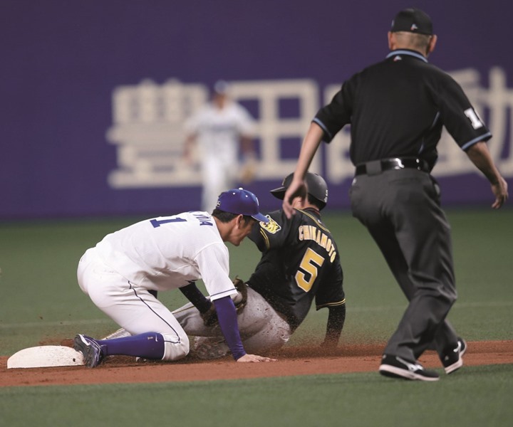 阪神 近本光司インタビュー 1勝の重みを来季へ 短距離選手の走法を野球につなげたいが まずは2年連続で盗塁王を獲りたい 野球コラム 週刊ベースボールonline