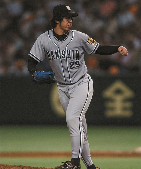 阪神・黄色ラインを入れた伝統の縦縞は健在／12球団歴代ユニフォーム