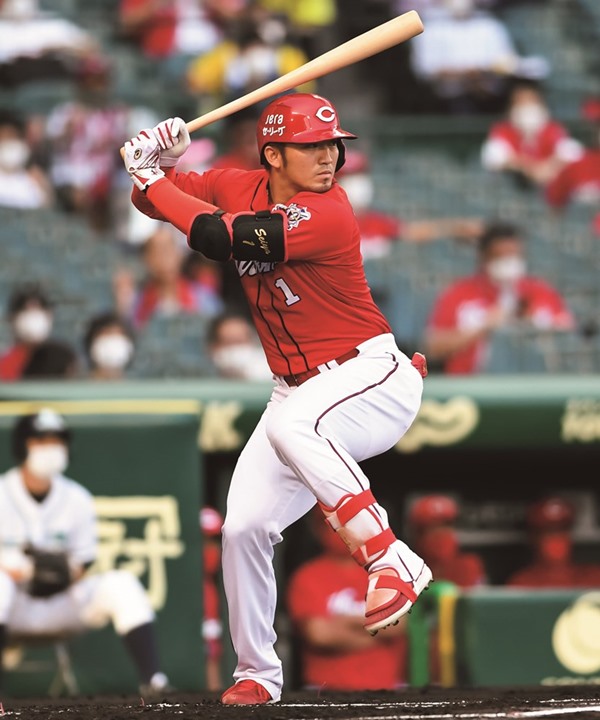 フォームを変えた男】広島・鈴木誠也 足の上げ方を変え、右足重心から