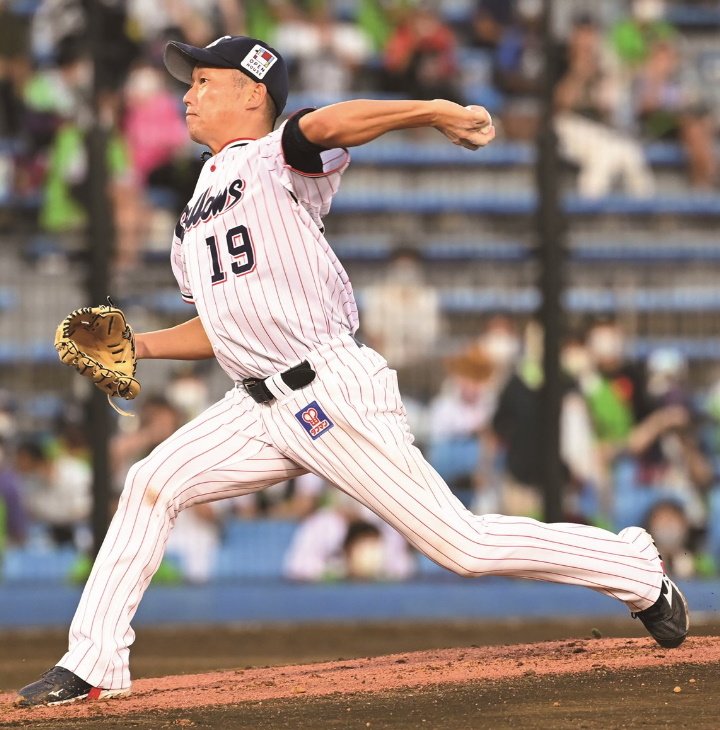 ヤクルトスワローズ 19石川雅規選手 2015年優勝エンブレム付ユニフォーム 石川雅規の覚悟――あの歓喜をもう一度！ 2015年Vを知る男の想い | 野球