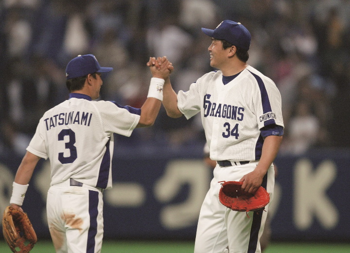 ○立浪監督の現役時代使用バットに当時ドラゴンズ山本昌投手から