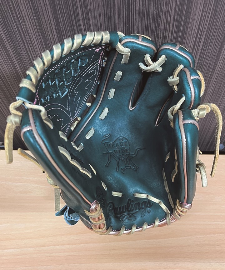 Wilson ブラウン 硬式右投手グラブ ヤクルト小川選手 限定グラブ ヤクルト・小川投手も愛用のウィルソンから限定グラブ発売！野球