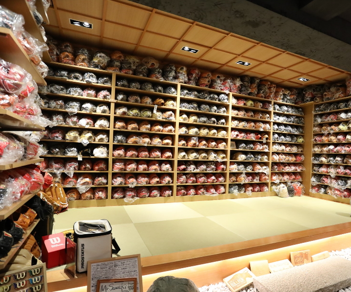 野球専門店「ベースボールマリオ」訪問　360度グラブの異空間