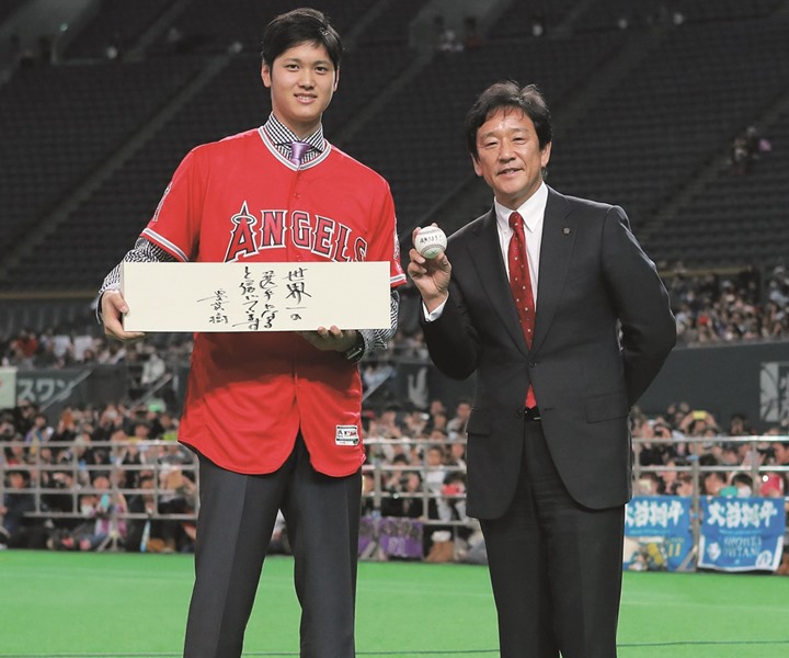 BBM 2017 日本ハム PREMIUM 大谷翔平 MVPカード投手打者 2枚 BBM 2017 日本ハム PREMIUM 大谷翔平 MVPカード投手打者 2枚