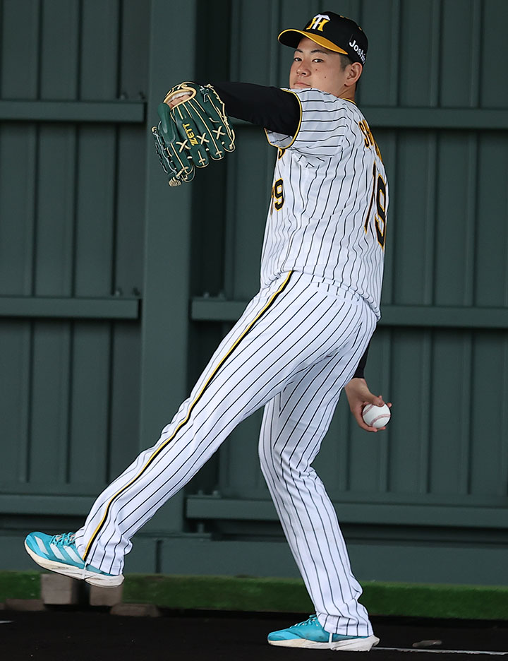 阪神タイガース チャンピオン・エンブレム付ユニフォーム 下村海翔＃19