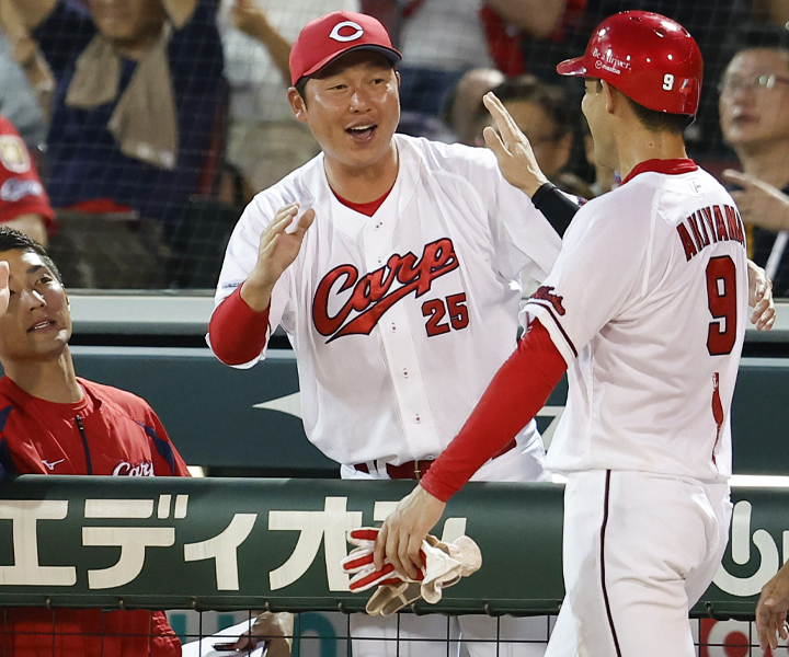 ＜泰然自若の指揮官＞広島・新井貴浩監督　ラストスパートの余力「追い掛ける、追い掛けられるとか思っていない。今までと変わらずです」