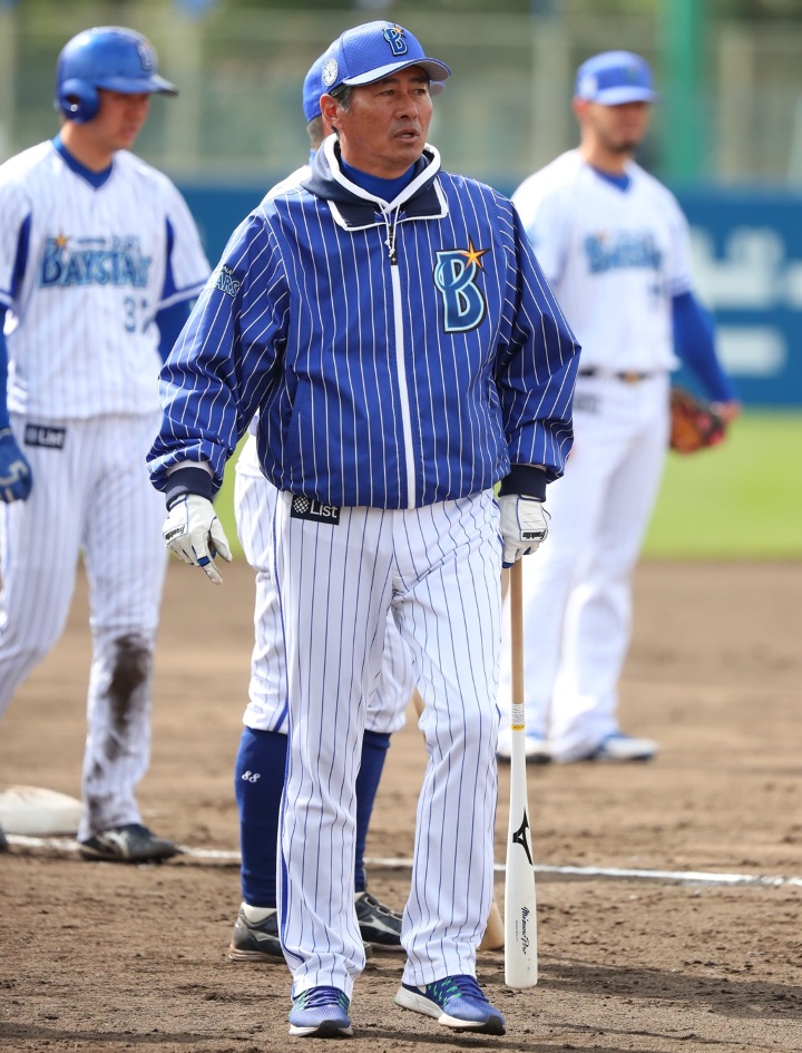 青山道雄 Dena 伊原春樹 野球解説者 対論 ヘッドコーチとは ラミレス監督の野球観を理解するために いろいろな質問をしました 野球コラム 週刊ベースボールonline