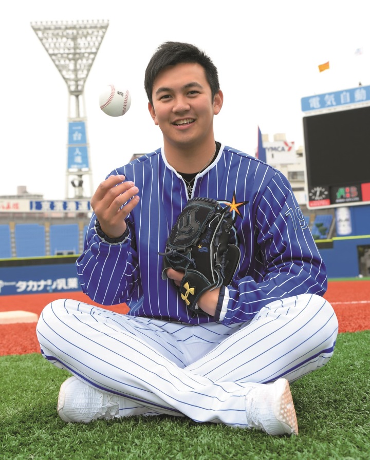 純正購入 山崎康晃 サインボール 試合球 - 野球