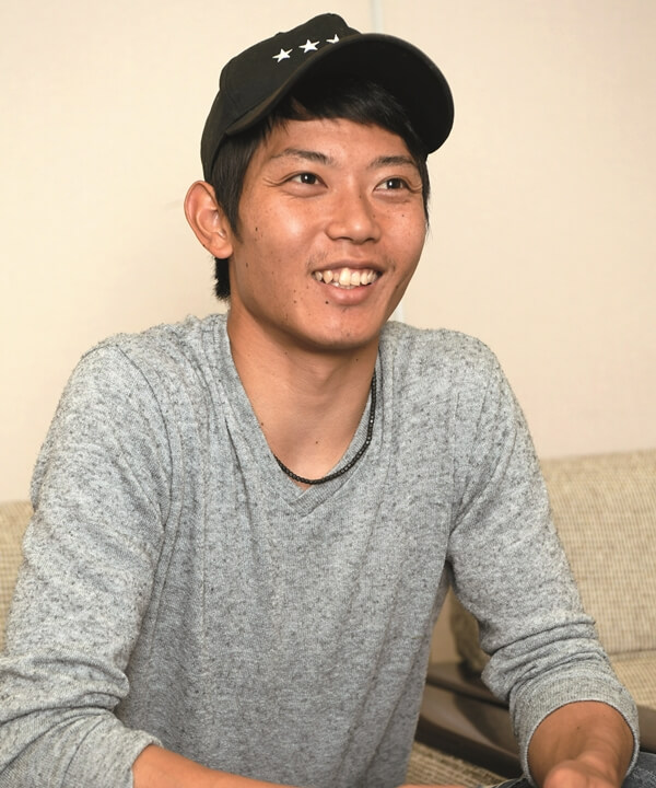 中日・岡田俊哉インタビュー この左手と生きていく――。 「ボールを投げ