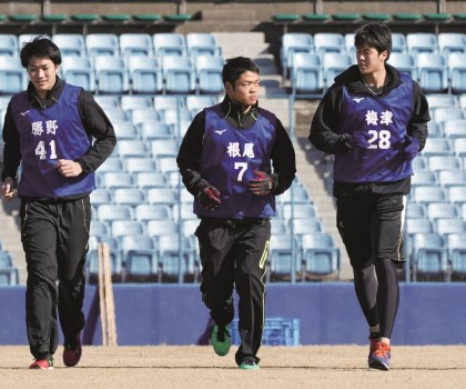 中日・150人の報道陣にも自然体／12球団新人自主トレ