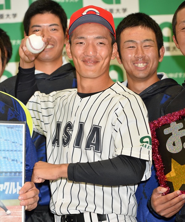 広島6位・矢野雅哉(亜大・内野手) 守備力 球場を沸かせる超強肩遊撃手