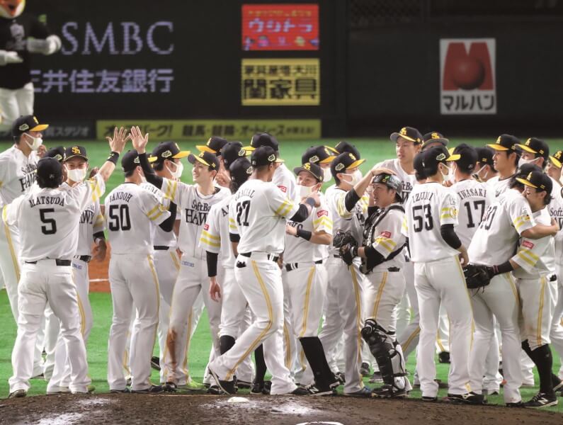 12球団ペナントレース総括 ソフトバンク 最後は他を寄せ付けず連勝 連勝で悲願のリーグvから4年連続の日本一 野球コラム 週刊ベースボールonline