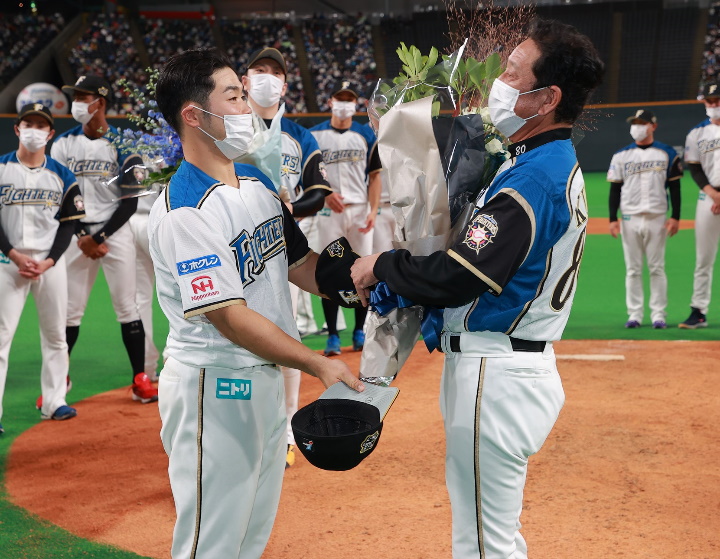 日本ハム まさか まさかの大抜てき 新庄監督 稲葉gm就任 黄金期知る2人が強力タッグでチーム再建へ 野球コラム 週刊ベースボールonline