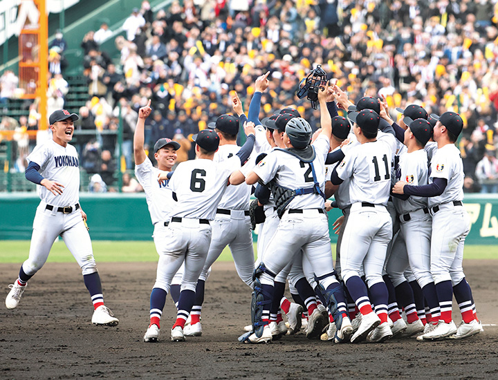 第97回選抜高校野球大会＞横浜高(神奈川)、決勝は13安打猛攻で19