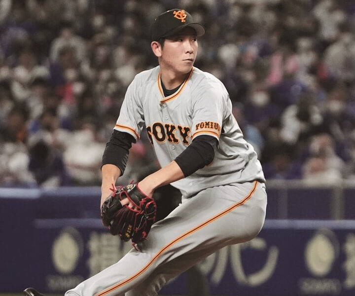 【連続写真】巨人・戸郷翔征「右腕の使い方が非常にうまくマウンドの硬さを利用した投げ方も◎」