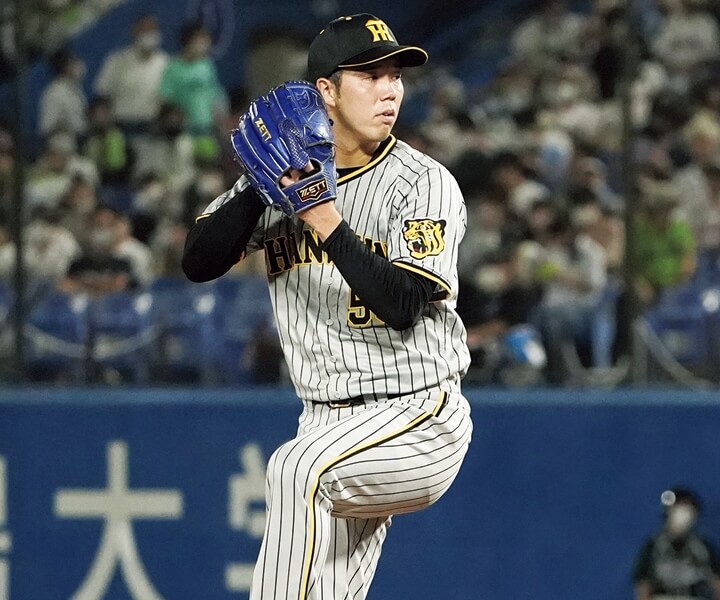 【連続写真】阪神・青柳晃洋「上手投げのような下半身の使い方が◎まさに唯一無二の投球フォーム」