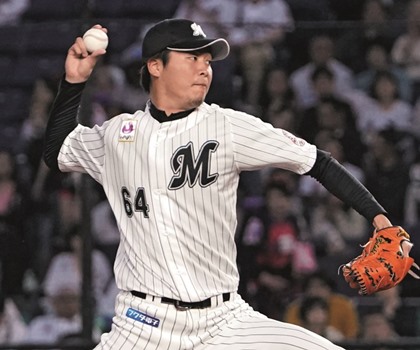【連続写真】ロッテ・二木康太「ショートアームでトップを作るのが早いのは◎。下半身の使い方と意識の改善で球威アップを」