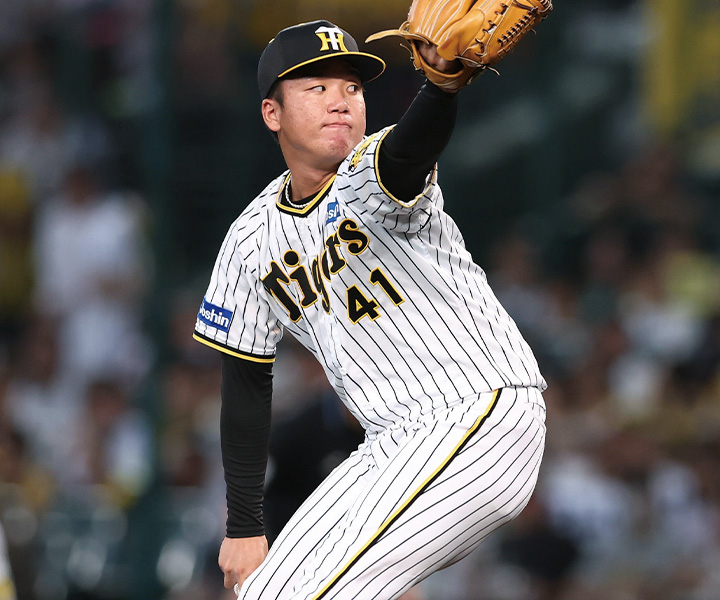 【連続写真】阪神・村上頌樹「骨盤と左腕をうまく利用しながら下半身から上半身にパワーが伝わるフォーム」