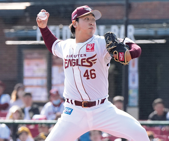 【連続写真】楽天・藤平尚真「体重移動時の上下運動が気になるが縦振りのフォームがきれいな投手」