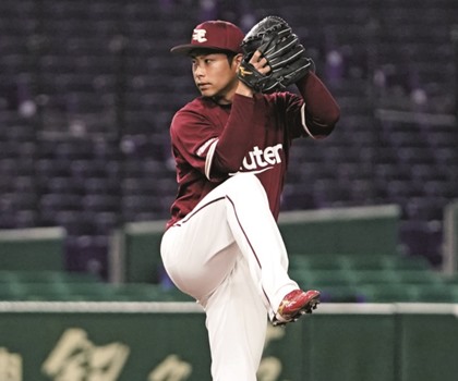 【連続写真】楽天・辛島航「サイズに恵まれていないですが、さばきが良くてコンパクト。バランス、左腕の使い方、角度の作り方に改善の余地あり」