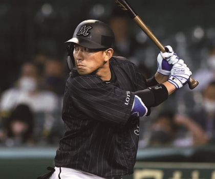 連続写真】ロッテ・角中勝也「普通では考えられないほどポイントを近く