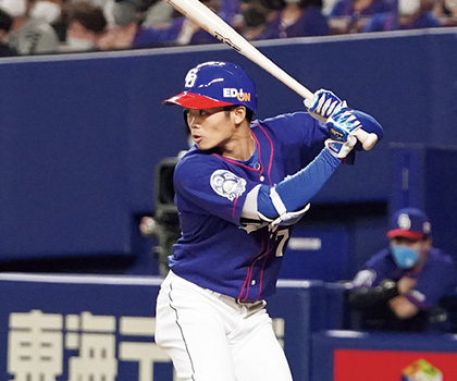 【連続写真】中日・根尾昂「問題は打つポイントと、その意識。少し前にすることで、バットの出方が変わり、コンタクトできるゾーンが広がる」