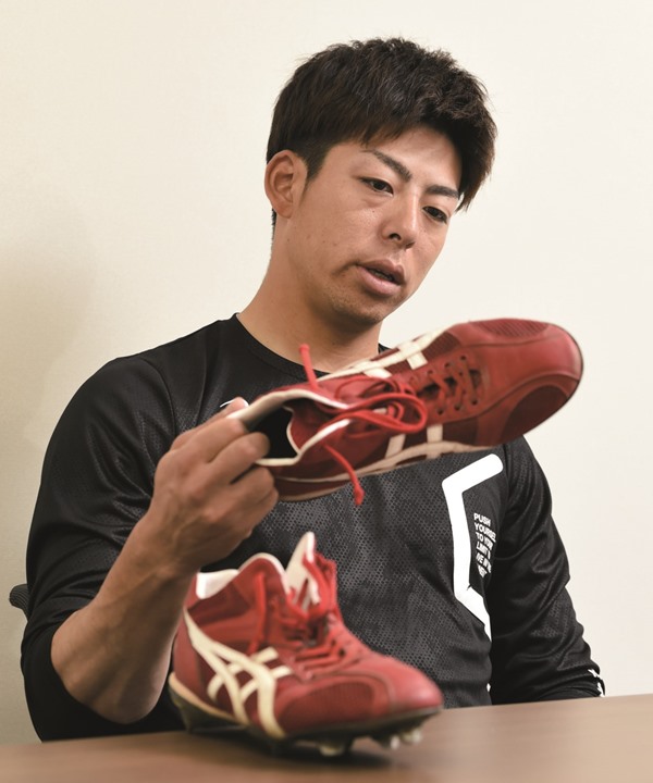 広島東洋カープ 49 天谷 宗一郎選手 スパイク(スポーツ選手