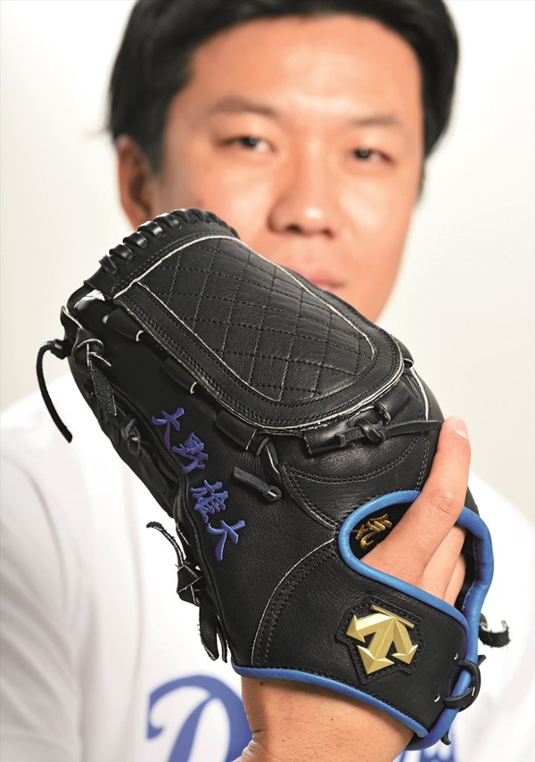 中日・大野雄大 ノーヒッターのグラブ 投手には珍しい“指あて”で