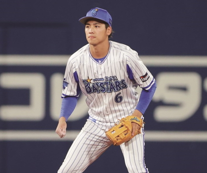 DeNA・森敬斗　ミズノの内野手用グラブ 先輩コーチのグラブとともに遊撃レギュラーの階段を進む