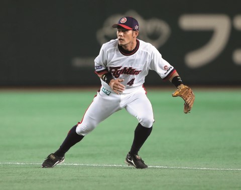 飯山裕志元日ハム選手入団記念ボール 飯山選手引退セレモニー 現役最後の試合でウイニングボールを
